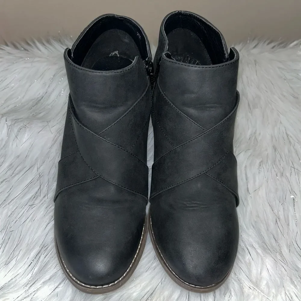 Maurices 11M Black Alexis Cross Strap Wedge Bootie